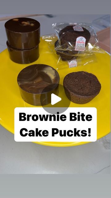 The Original CakePuck! on Instagram: "Holy cow. Doesn’t get much easier or more delicious than these brownie bites from @Costco !!

And so many filling options are possible. I did caramel but you could do peanut butter, mint buttercream… what else? 

Did you already know about this?? 

Thanks @sugarbowlbakery for making the perfectly puckable brownies!!

Happy Pucking 🥰

#cakepucks #bentycakes #browniebites #brownielovers #caramel" Chocolate Covered Brownie Bites, Puck Cake Pops, Brownie Dessert Table, Oreo Cookie Pucks, Cake Puck Recipe, Cake Pucks How To, Thanksgiving Cake Pucks, Cake Pucks Ideas, Brownie Cake Pops Recipe