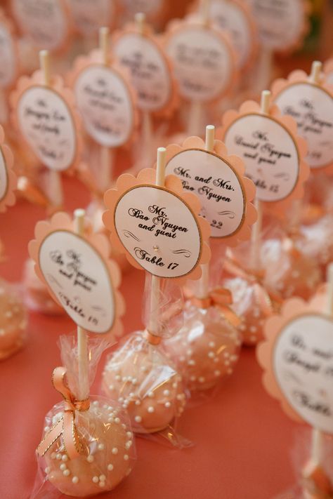 Wedding Cake Pops Favors, Cake Pop Favors, Chocolate San Valentin, Wedding Favours Luxury, Wedding Cake Pops, Idee Babyshower, Wedding Favors Fall, Favors Diy, Diy Wedding Favors