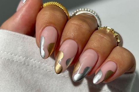 Nail Designs Silver, Metallic Manicure, Metallic Nail Designs, Metallic Nails Design, Trendy Summer Nails, Metallic Nail Art, Metallic Nail, Chrome Nails Designs, Sns Nails