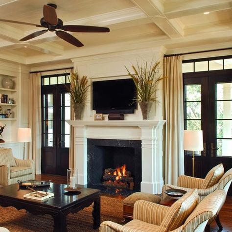 Fireplace In Between Patio Doors Home Design Ideas, Pictures, Remodel and Decor Black French Doors, Traditional Family Room, Houses Architecture, Black Interior Doors, Basement Plans, Living Room Arrangements, Farmhouse Ideas, Plans Modern, Trendy Living Rooms