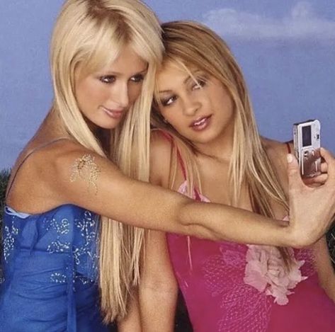 Nicole Richie 2000s, Paris Hilton 2000s, Paris Hilton Style, Paris Hilton And Nicole Richie, Paris And Nicole, Ayesha Erotica, The Simple Life, 2000s Aesthetic, Nicole Richie