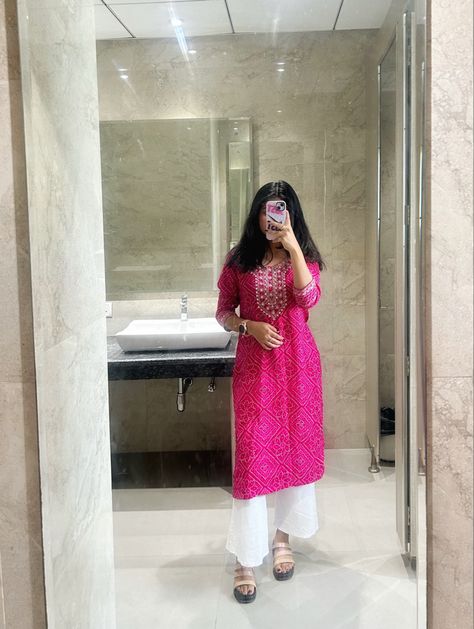 Pink Kurti Outfit Ideas, Pink Kurti Aesthetic, Pink Kurti Outfit, Office Wear Women Work Outfits, Summer Kurti, Pink Kurti, Hair Mirror, Casual Kurti, Outfit Suit