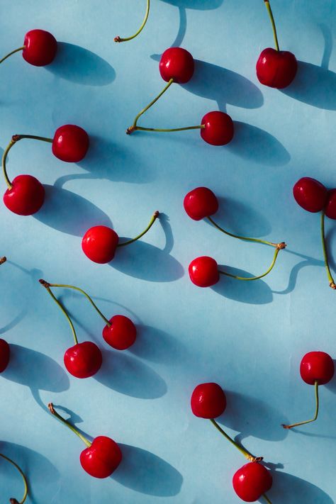 Cherry Food Photography, Aesthetic Fruit Pictures, Cherry Photoshoot, Cherry Vibes, Cherry Photography, Sunday Sweets, Flatlay Food, Cherry Lady, Fruits Art