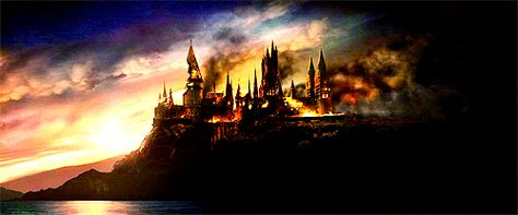 Dark Academia Aesthetic Wallpaper, Anime Sasuke, Images Harry Potter, Hogwarts Is My Home, Harry Potter Comics, Harry Potter Tumblr, Hogwarts Castle, Bellatrix Lestrange, George Weasley