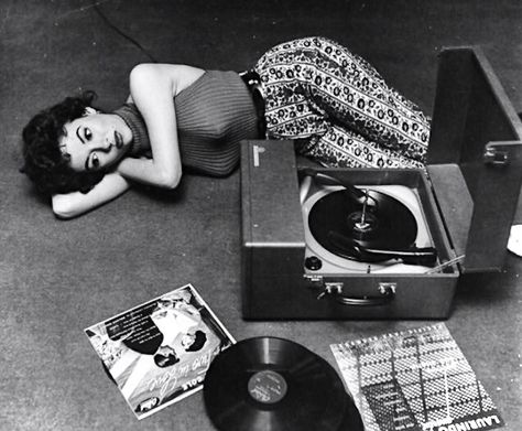 Rita Moreno listening to records, c. 1950s. Vinyl Record Room, Billy Holiday, Rita Moreno, Lp Cover, Rock N’roll, Record Players, Vinyl Music, Va Va Voom, Bossa Nova