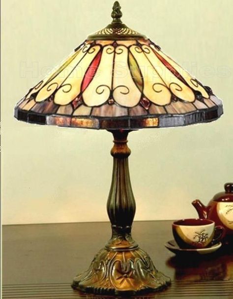 Living Room Types, Vintage Bedside Table, Tiffany Lighting, Tiffany Style Table Lamps, Tiffany Style Lamp, Tiffany Table Lamps, Lounge Lighting, Tiffany Glass, Stained Glass Lamps