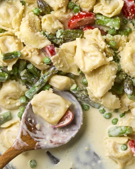 Tortellini Primavera, Cabbage Recipes Healthy, Primavera Recipe, Pan Pasta, Creamy Tortellini, One Pan Pasta, Creamy Pasta Dishes, One Pan Dinner, Dinner Plans