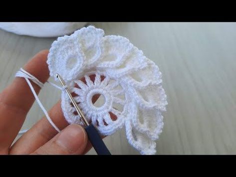 AMAZING Flower Pattern Crochet Lace Detailed Description Tutorial for Beginners - YouTube Irish Crochet Tutorial, Irish Lace Crochet Pattern, Irish Crochet Flowers, Super Easy Crochet, Crochet Dollies, Crochet Stitches Diagram, Crochet Earrings Pattern, Form Crochet, Crochet Leaves