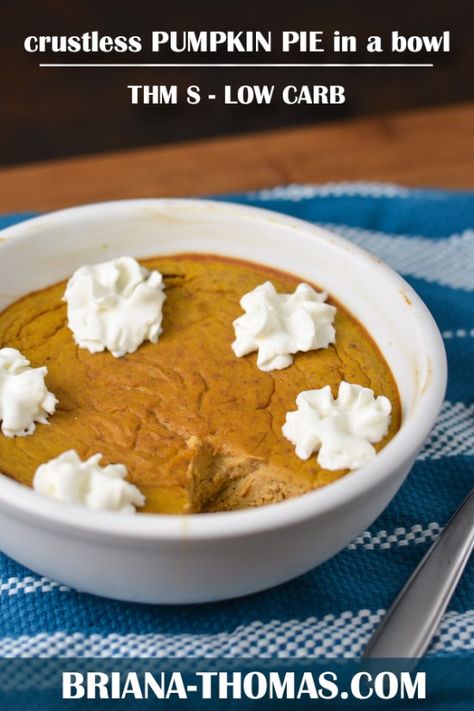 This Crustless Pumpkin Pie in a Bowl is the best part of the pie – and easy to make! If you’re resisting the sugary pumpkin pie over the holidays…or if you over-indulged in said pumpkin pie and NEED an alternative, this is for you! It’s a THM S dessert or snack. #THM #trimhealthymama #lowglycemic #sugarfree #lowcarb #nosugaradded #pumpkin #pie #singleserve #glutenfree #nutfree #peanutfree #thanksgiving #fall #autumn #spice #holidays #healthydessert #breakfast #snack #trim #healthy Briana Thomas, Crustless Pumpkin Pie, Pumpkin Pie Cheesecake, Best Pumpkin Pie, Thm Desserts, Keto Pancakes, Low Carb Dessert, Thm Recipes, Keto Cheesecake