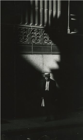 Marvin Newman Shadow, Wall Street, New York City 1956 Inge Morath, Sun Shadow, Berenice Abbott, Street New York, History Of Photography, Contemporary Photography, Dark Photography, Monochrome Photography, Street Photo