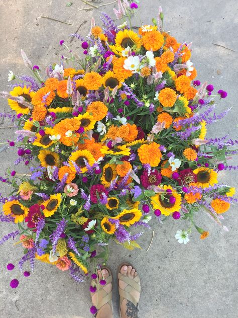 Marigolds Flower Arrangements, Sunflower And Marigold Bouquet, Sunflower Market Bouquet, Zinnias And Sunflowers, Marigold Bouquet Wedding, September Sunflowers, Marigold Bouquet, Market Bouquets, Roadside Stand