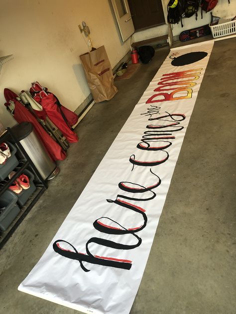 Fence Signs For Football Games, Class Banners Ideas Homecoming, State Football Signs High School, Cheer Banners For Football, Fnl Signs, Football Spirit Signs, Football Game Signs, High School Football Posters, Cheerleading Signs