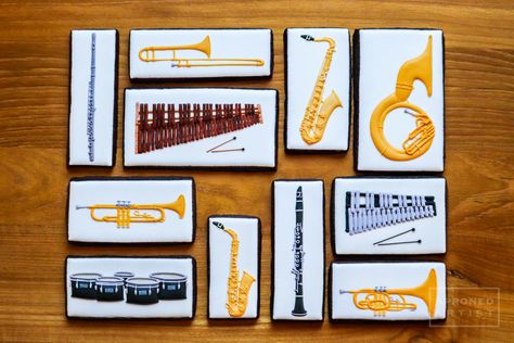 Marching band cookie set by Aproned Artist Marching Band Themed Party, Marching Band Cookies Decorated, Marching Band Cookies, Band Cookies Decorated, Grad Cookies, Marching Band Gift, Music Themed Cakes, Music Cookies, Band Mom