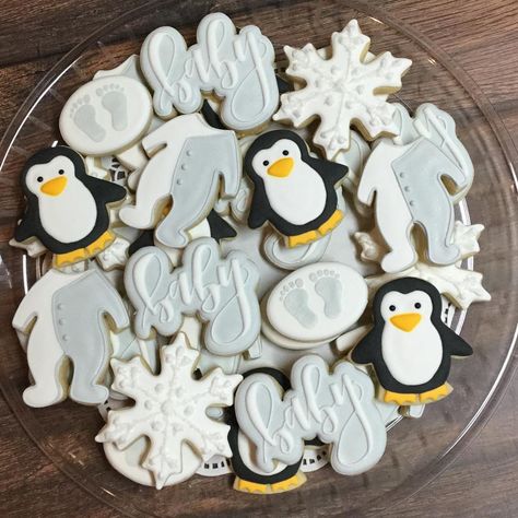 Penguin Sugar Cookies Decorated, Penguin Themed Food, Gender Reveal Ideas For Party Pinguin, Penguin Theme Baby Shower, Penguin Christmas Cookies, Giraffe Baby Shower Theme, Penguin Baby Showers, Star Baby Shower Theme, Winter Shower