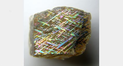 The oriented inclusions in this rough piece of rainbow lattice sunstone show up in perfect parallel lines. Lattice Sunstone, Alien Spacecraft, Parallel Lines, Beautiful Rocks, Rocks And Gems, Crystal Grid, Unique Gemstones, Precious Gems, Gems And Minerals