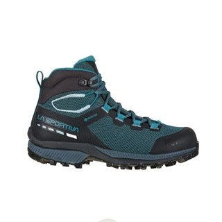 Comfortable Hiking Boots, Running Shoes Design, Winter Running, Mountaineering Boots, Hiking Boots Women, Ski Accessories, Waterproof Hiking Boots, Hiking Boot, Moon Boots