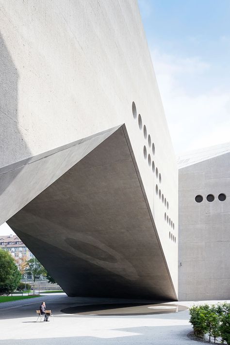 Old Museum, Central Courtyard, Concrete Architecture, Modern Addition, Dead Ends, Museum Architecture, European Culture, House Extensions, Future Travel