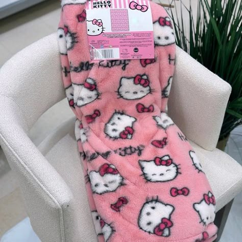 Hello kitty Blanket Blanket Hello Kitty, Hello Kitty Blankets, Bedroom Ideas Hello Kitty, Hello Kitty Cosas, Hello Kitty Bedding, Hello Kitty Decorations, Hello Kitty Bedroom, Hello Kitty Bed, Hello Kitty Room Decor