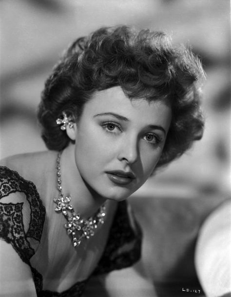 40 Fabulous Photos of Laraine Day in the 1940s ~ Vintage Everyday Dr Kildare, Laraine Day, Lew Ayres, George Hurrell, 40 & Fabulous, Classic Photography, Black And White Movie, Old Hollywood Movies, Famous Photos