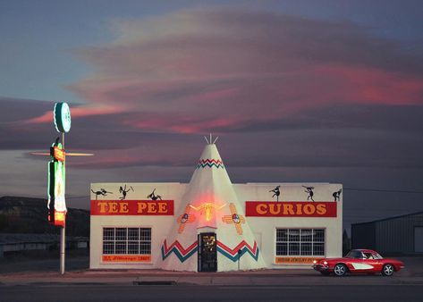 A photographic trip through America’s roadside façades Store Architecture, Instagram Famous, American Southwest, Open Road, Route 66, New Wall, Affordable Art, Santa Monica, Land Scape