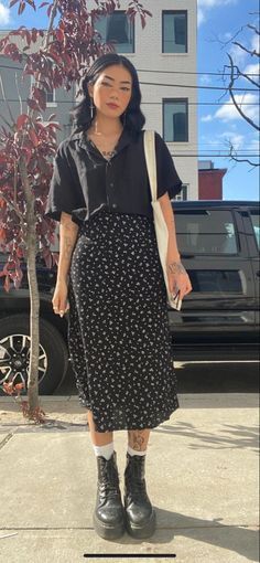 Business Casual Outfits Goth, Hipster Aesthetic Outfit, Alternative Business Casual Outfits, Corporate Summer Outfits, Alternative Work Outfit, Grunge Business Casual, Goth Workwear, Mission Outfits, Folk Outfit