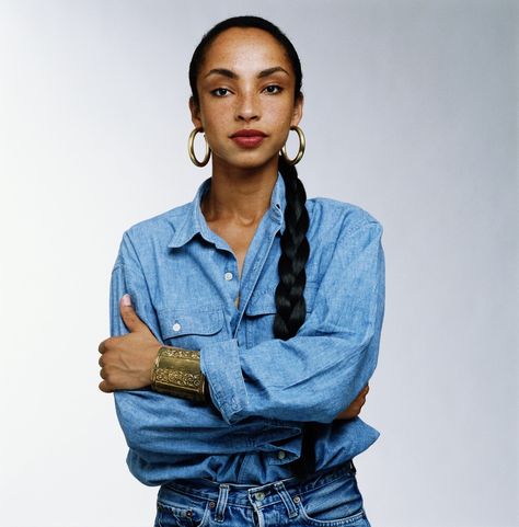 Sade Adu in double denim. T Shirt Weaving, The Jazz Singer, Sade Adu, Hair Clips 90s, Canadian Tuxedo, Double Denim, Christian Bale, Beauty Icons, Naomi Campbell