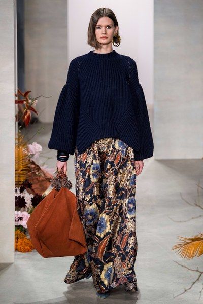 Ulla Johnson Fall 2019 Ready-to-Wear collection, runway looks, beauty, models, and reviews. Jacquard Midi Skirt, Fashion Show Collection, Mode Inspiration, Autumn Fashion Women, Ulla Johnson, New York Fashion Week, New York Fashion, Runway Fashion, Winter Fashion