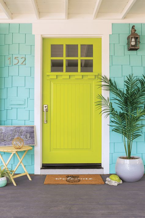 Small Beach Bungalow, Green Front Door, Decorative Doors, Maine Cottage, Cottages And Bungalows, Cottage Exterior, Cottage Style Decor, Cool Doors, Exterior Makeover