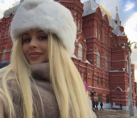 Moscow Alena Shishkova, Around The Fur, Russian Winter, Winter Princess, Snow Princess, Winter Inspo, Dead Or Alive, Ice Princess, Winter Girls