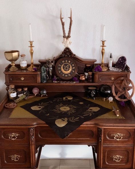 Ladder Shelf Altar, Witchy Altar Aesthetic, Diy Witch Altar Ideas, Hearth Witch Altar, Witchcraft Altar Aesthetic, Altar Inspiration Witchcraft, Witchy Workspace, Bookshelf Altar, Altar Table Ideas