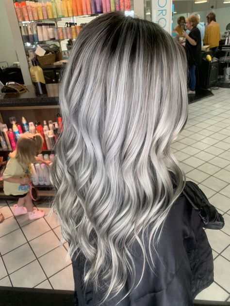 Silver Hair With Root Smudge, Blonde Hair Color Ideas With Dark Roots, Silver Platinum Hair Dark Roots, Platinum Hair With Dark Roots, Silver Bayalage Hair, Silver Hair With Shadow Root, Silver Blonde Hair Balayage, Silver Blonde Balayage, Blond Bayalage