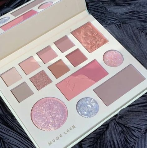 Muge Leen eyeshadow palette Makeup Cart, Eyeshadow Palette, Makeup, Quick Saves, Make Up