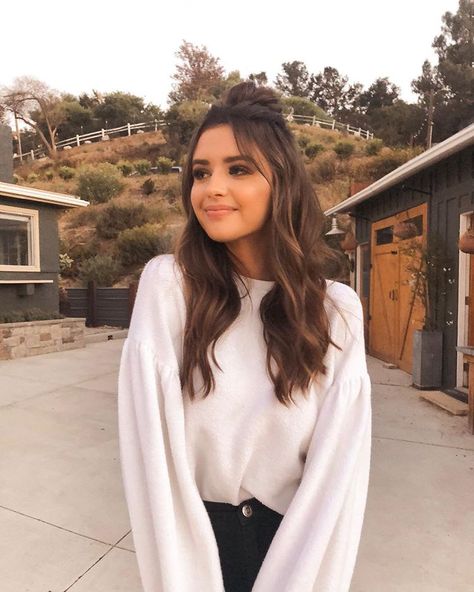 First Instagram Post Ideas, Jess Conte, Pose Fotografi, Photography Poses Women, Ideas Para Fotos, Insta Photo Ideas, Beautiful Soul, Insta Photo, Photoshoot Poses