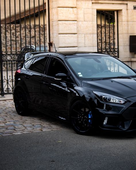 Ford FOCUS RS MK3 🔵⚫️ #carporn #ford #focusrs #focusrsmk3 #recaro Focus Rs Mk3, Ford Focus Mk3, Ford Focus Rs, Focus Rs, Ford Focus St, Street Racing Cars, Street Racing, Lightning Mcqueen, July 1