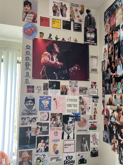 Collage Bedroom Ideas, Room Posters Ideas, Harry Styles Room Decor, Photo Wall Collage Bedroom, Wall Collage Bedroom, One Direction Room, Collage Bedroom, Room Music, Cool Room Decor