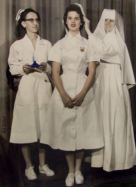 Nurses History Of Nursing, Vintage Nursing, Nurse Pics, Graduate Cap, Nursing History, Student Uniform, Nurse Photos, Huntington Wv, White Uniform