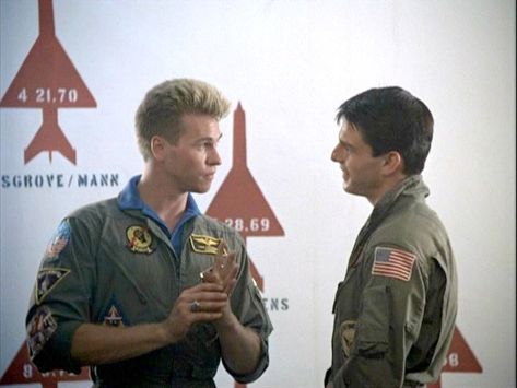 Top Gun - Movie Still Ice And Maverick, Ice X Maverick, Iceman And Maverick, Pete Mitchell, Maverick Top, Tom Cruise Movies, Val Kilmer, Romantic Drama, Fighter Pilot