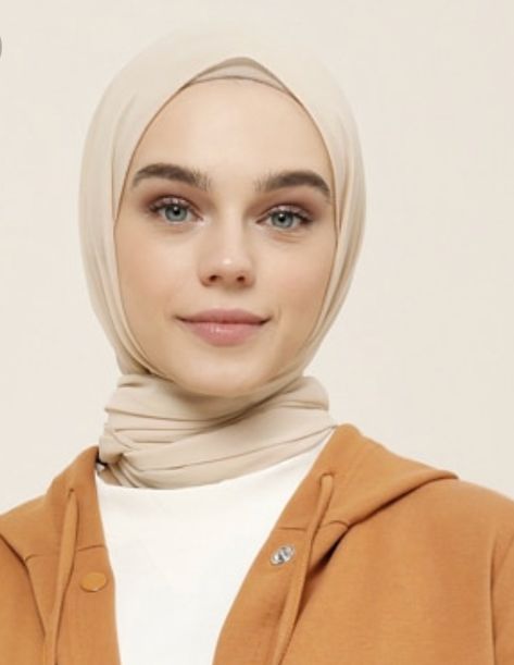 Beautiful Hijab Girl, Foto Shoot, Hijabi Girl, Fitness Inspiration Body, Arab Fashion, Muslim Girls, Hijab Tutorial, Beautiful Hijab, Muslimah Fashion