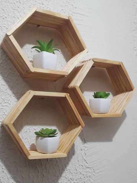 10 ideas elegantes para decorar tus paredes con plantas Small Room Decor, Wall Decor Design, Diy Crafts For Home Decor, Wooden Decor, Diy Home Crafts, Handmade Home, Diy Wall Decor, Diy Wall, Decoration Design