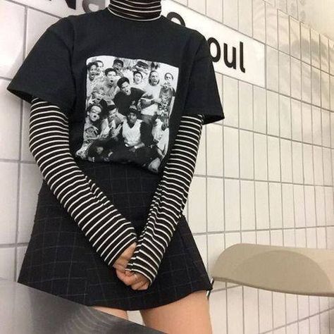 korean fashion Korean fashion has been trending for many years and it&#39;s for good reasons. With Mode Teenager, Vestiti Edgy, Look Grunge, Goth Outfit, Mode Grunge, Stil Inspiration, Goth Aesthetic, Short Hairstyle, Brunch Outfit