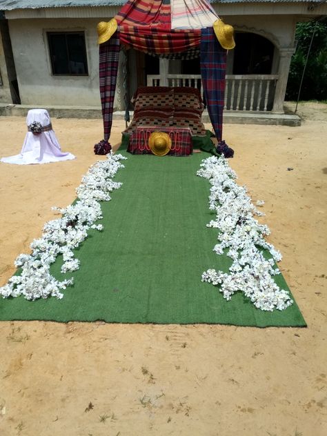 Nigeria Traditional Wedding Decoration, Traditional Marriage Decoration Nigerian, Guitar Decorations, Wedding Aisles, Latest Wedding Gowns, Igbo Traditional Wedding, Nigerian Traditional Wedding, State Decor, Box Invitations