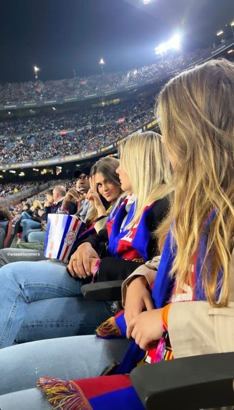 Wags Soccer, Soccer Girlfriend, Players Wives, Football Girlfriend, Footballers Wives, Cristiano Jr, Football Wags, Barcelona Players, Soccer Boyfriend