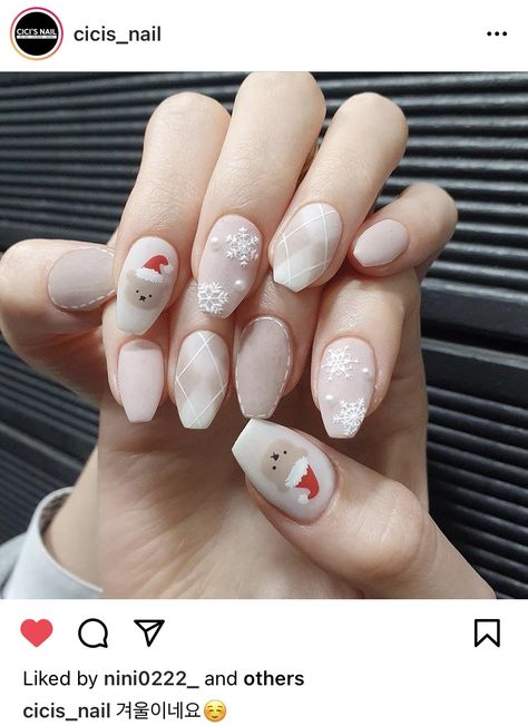 Nail Noel Korea, Nail Korean Style Christmas, Korean Nail Art Christmas, Nail Christmas Korea, Christmas Nails Korean, Korean Christmas Nails, Classy Gel Nails, Nail Noel, Minimal Nails Art