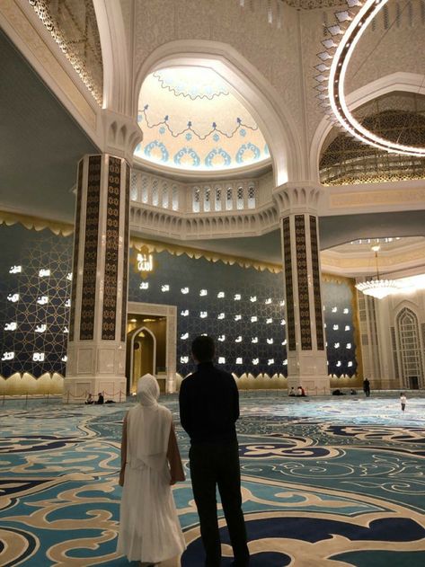 Mosque Design, Muslim Images, Mosque Architecture, Muslim Couple Photography, Hijabi Aesthetic, Cute Muslim Couples, Muslimah Aesthetic, Muslim Book, Muslim Wedding