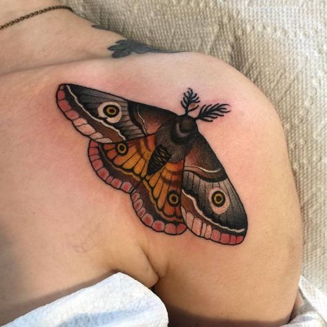 Moth Tattoo Ideas, Front Shoulder Tattoos, Crafts Valentines, Moth Tattoo Design, Tattoo Shoulder, Nails Valentines, Omerta Tattoo, Inspiration Tattoos, Valentines Crafts