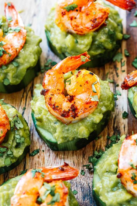 Paleo Menu Plan, Shrimp Guacamole, Guacamole Bites, Spicy Guacamole, Cucumber Bites, Shrimp Appetizers, Gluten Free Appetizers, Whole 30 Diet, Homemade Guacamole