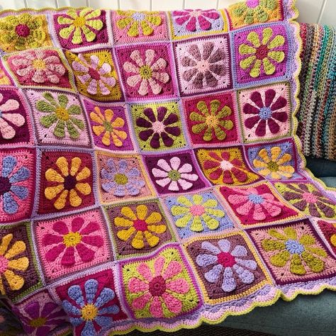 (20+) Facebook Retro Flower Crochet Blanket, Retro Flower Granny Square Blanket, Daisy Square Blanket, Retro Daisy Crochet, Downtown Crochet, Retro Flower Granny Square, Retro Daisy Granny Square, Daisy Crochet Blanket, Granny Square Bandana