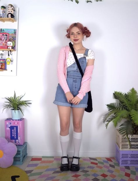 Shortalls Outfit, Y2k Fashion Outfit, Doc Martens Outfit, Pink Y2k, Aesthetic Outfits, Y2k Fashion, Fitness Inspo, Cool Outfits, Overalls