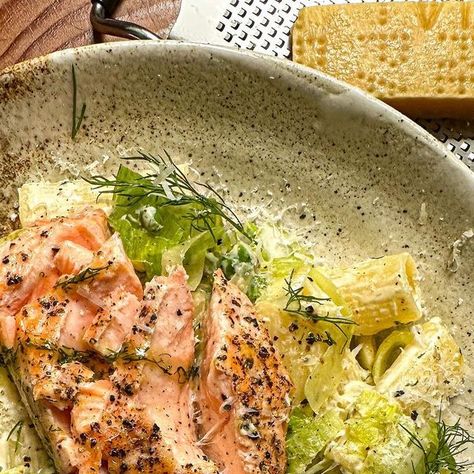 Alice Haighton on Instagram: "Leek and Dill Rigatoni with Salt and Pepper Pan Fried Salmon and drizzle of Dijon, Honey and Dill Dressing 🌿 This dish is so incredibly easy, and literally takes the same time as the pasta does to cook, but is still so tasty. It’s been absolutely ages since we had salmon, and it reminded me what an absolute treat for tastebuds it is, especially when combined with a creamy buttery leeks. This can be made as indulgent or light as you like, depending what base you use Dill Dressing, Pan Fried Salmon, Honey Dijon, Fried Salmon, Salmon Pasta, Easy Asian, Crushed Garlic, Big Bowl, Rigatoni