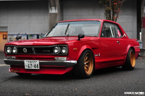 Gorgeous scarlet Skyline Hakosuka Gtr, R34 Gtr, Japanese Sports Cars, Japanese Domestic Market, Nissan Skyline Gt, Nissan Gtr Skyline, Nissan Skyline Gtr, Old School Cars, Nissan Cars